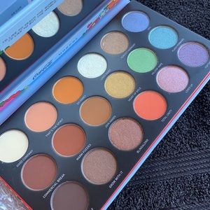 COCA-COLA X MORPHE AWE TOGETHER PALETTE